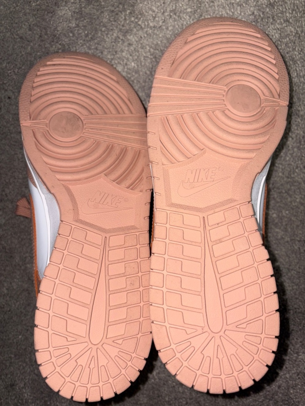 Nike Dunks Low - Picture 5 of 5